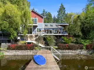 Serene Waterfront Living with Breathtaking Views
