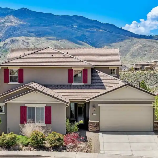 STUNNING HOME WITH BREATHTAKING MOUNTAIN VIEWS