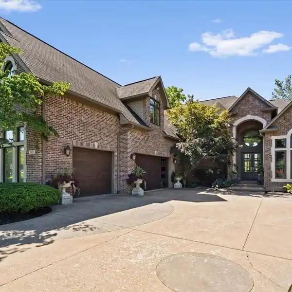 SINGULAR CUSTOM SHOWPIECE