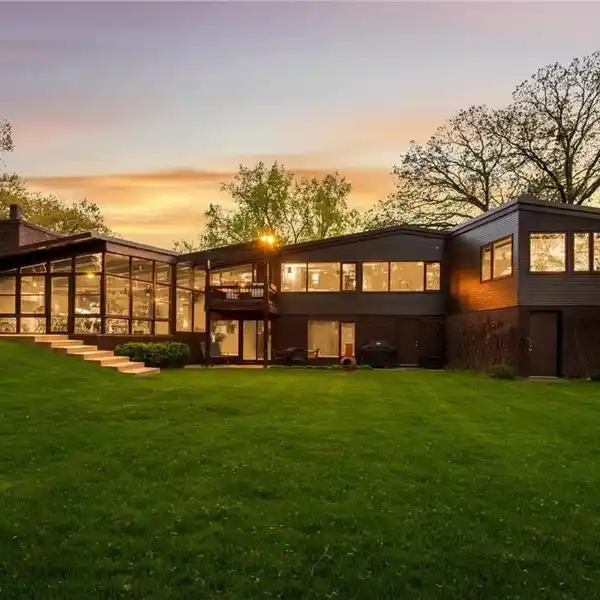 MIDCENTURY MARVEL WITH PANORAMIC NATURE VIEWS