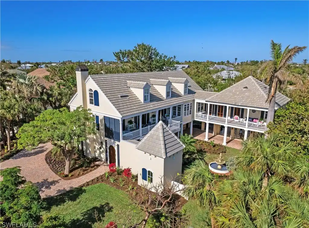 Exquisite Property on Kinzie Island