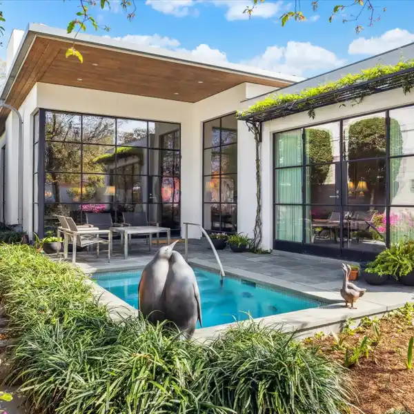 CUSTOM CONTEMPORARY RIVER OAKS HOME