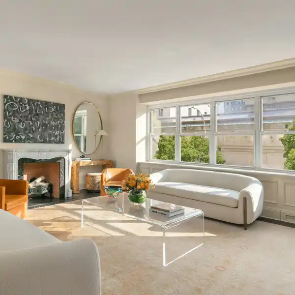 SOPHISTICATED TURN-KEY FIFTH AVENUE COOPERATIVE