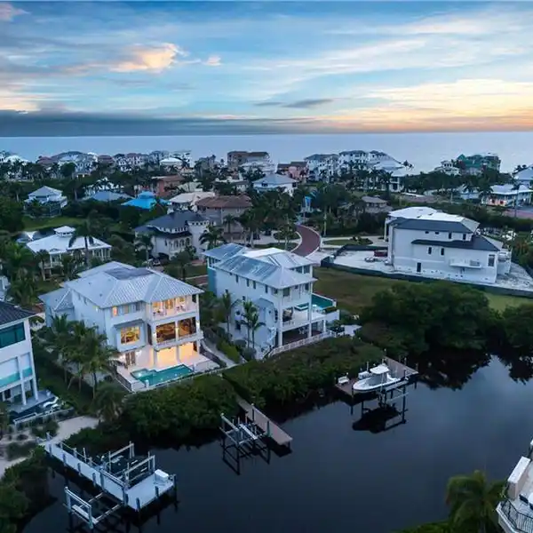 LUXURY CONTEMPORARY HOME IN SOUTHPORT ON THE BAY