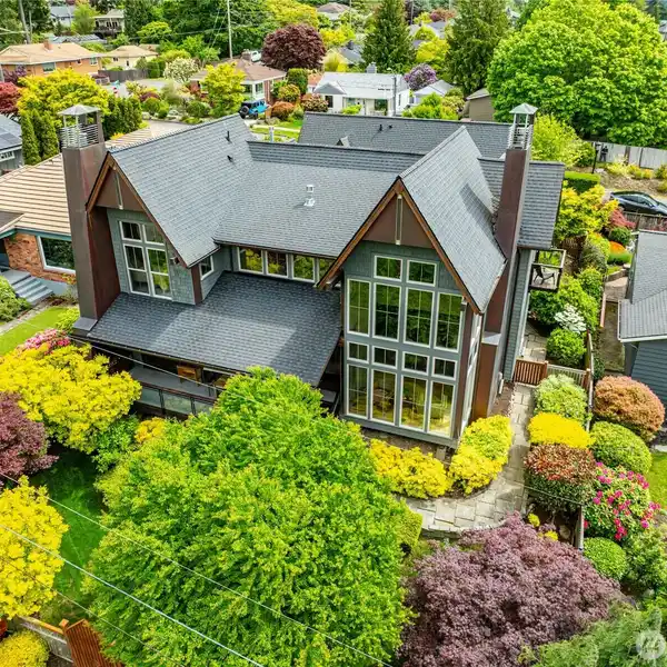 BESPOKE NORTHWEST MODERN HOME