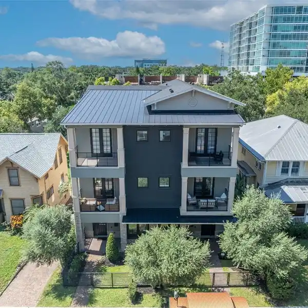 CHIC MODERN TOWNHOME
