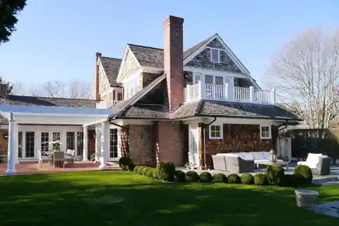 Elegant Hamptons Retreat on Spacious Grounds