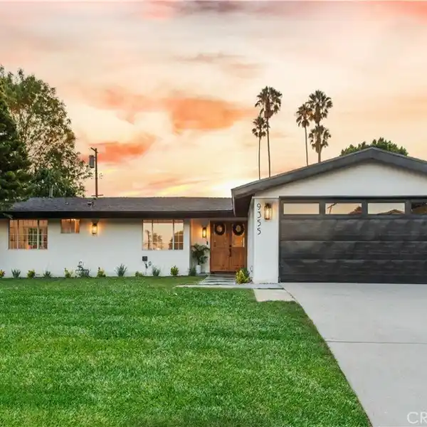 TIMELESS MID-CENTURY ELEGANCE WITH MODERN LUXURY