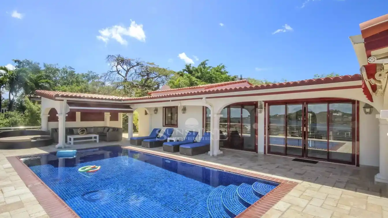 Lovely Villa with Splendid Views