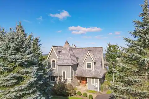Mountain Charm Meets Luxury Living