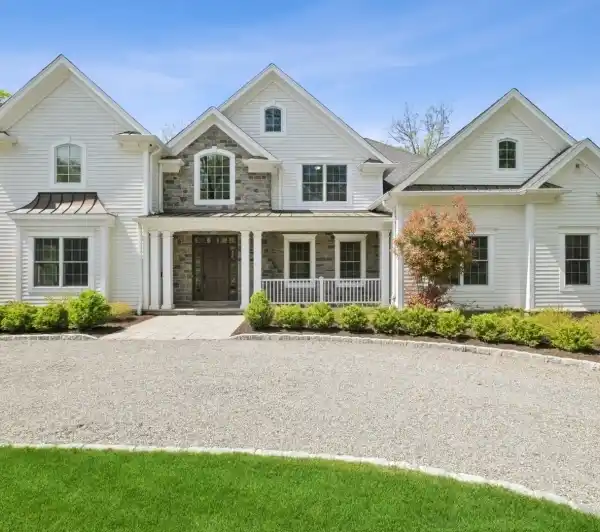 EXTRAORDINARY COLONIAL HOME WITH THE PERFECT PLAN