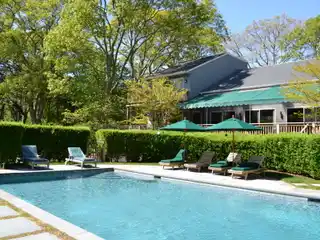 Beautifully Maintained Contemporary Home