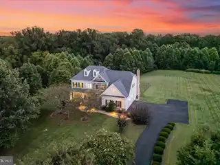 Grand Colonial Elegance Surrounded by Natural Beauty