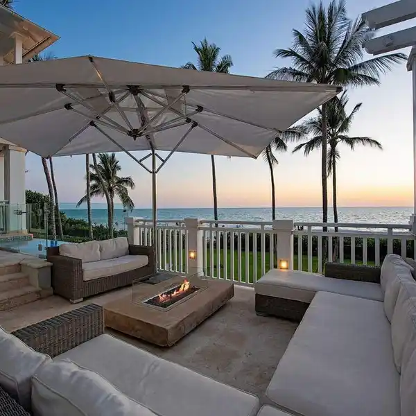 SOPHISTICATED STOFFT COONEY DESIGNED BEACHFRONT RESIDENCE
