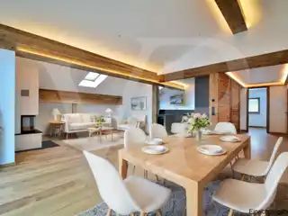 High Quality Attic Apartment in a Sunny Location