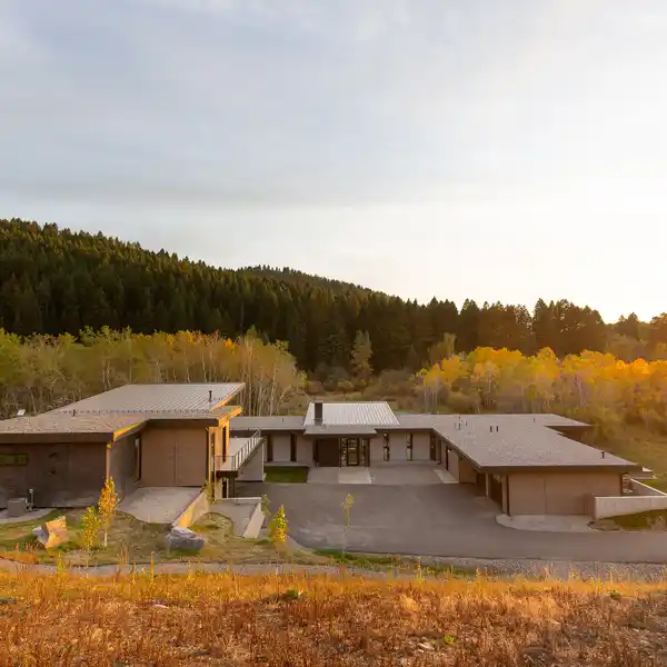 BREATHTAKING MODERN LUXURY ESTATE ON 14 ACRES