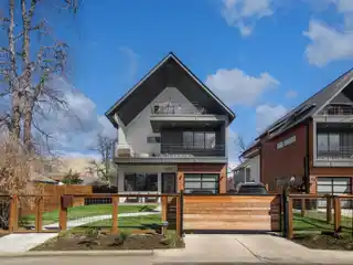 Stunning Contemporary Home in a Dynamic Neighborhood