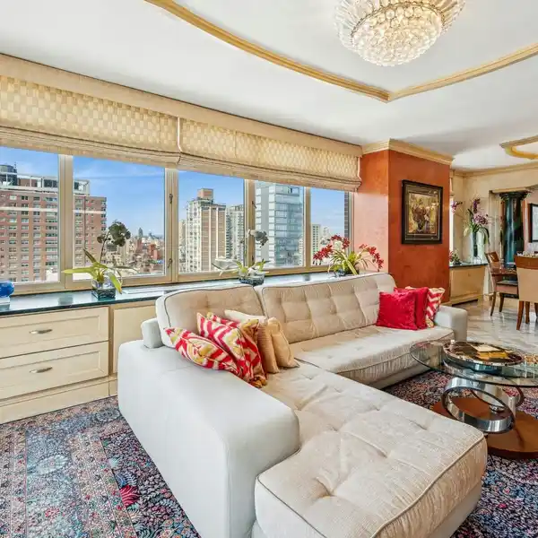 ELEGANT RENTAL WITH PRIVATE TERRACE