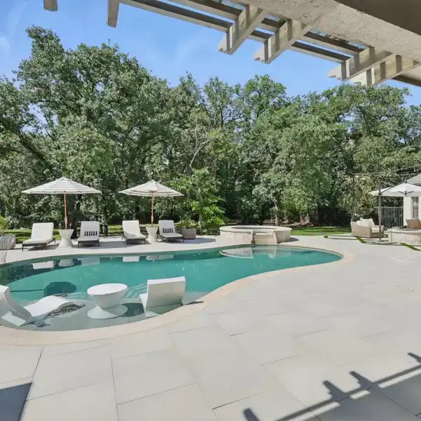 INCREDIBLE OPPORTUNITY IN SOUGHT-AFTER SHADOW WOOD ESTATES