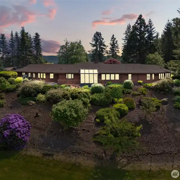 ELEGANT LIVING MEETS RANCH-STYLE CONVENIENCE