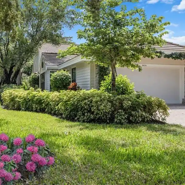FABULOUS CENTRALLY LOCATED RESIDENCE