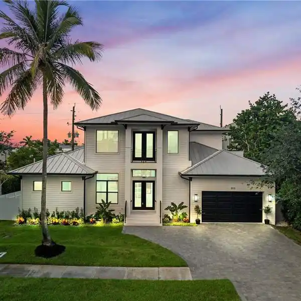 SOUTHWEST-FACING ESTATE WITH SPA, SUMMER KITCHEN