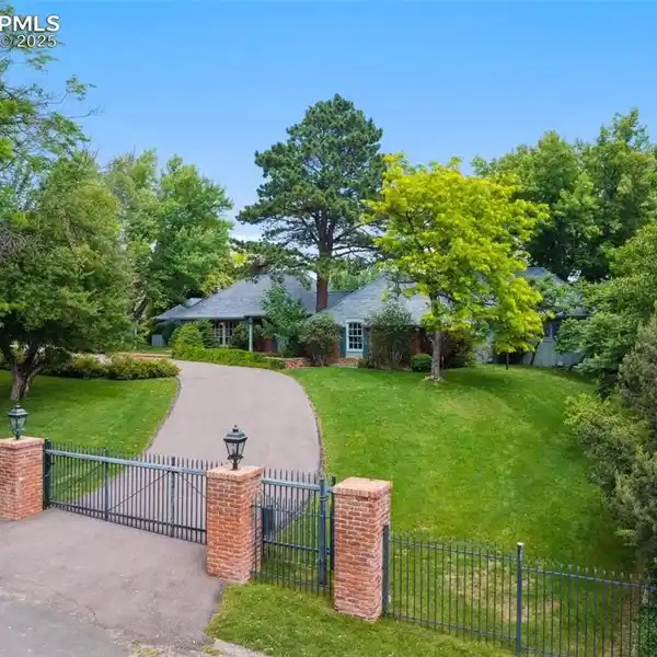 BROADMOOR ESTATE ON 1.25 BEAUTIFUL ACRES