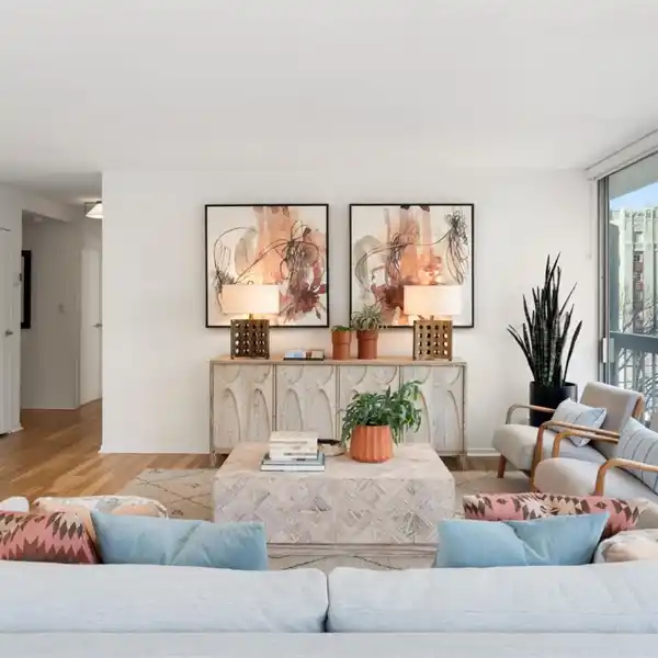 LIGHT-FILLED CORNER RESIDENCE
