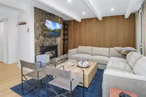 Beautifully Remodeled Home in the East Wing of Vail International
