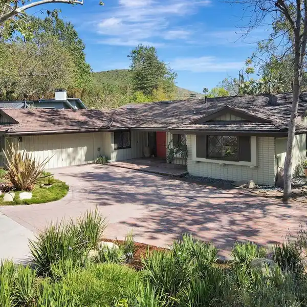 RECENTLY REMODELED HOME IN MALIBU WEST