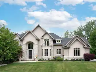 Elegant Entertainer’s Oasis with Luxurious Amenities