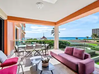 Exquisite Residence at Breakers Row