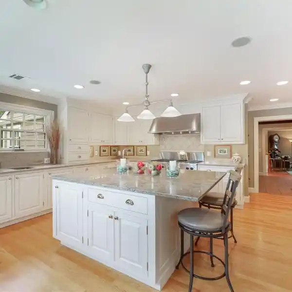 IMMACULATE MOVE-IN READY CUSTOM HOME