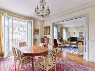 Spacious 1930s Apartment with Balcony & Charm