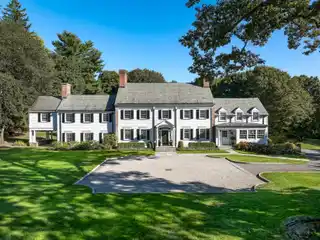 Timeless Retreat in Boxwood