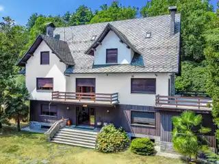Exclusive Property Above the Lake