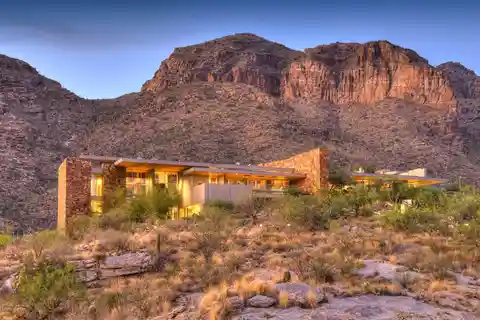 Campbell Cliffs - Breathtaking Home on Ten Acres