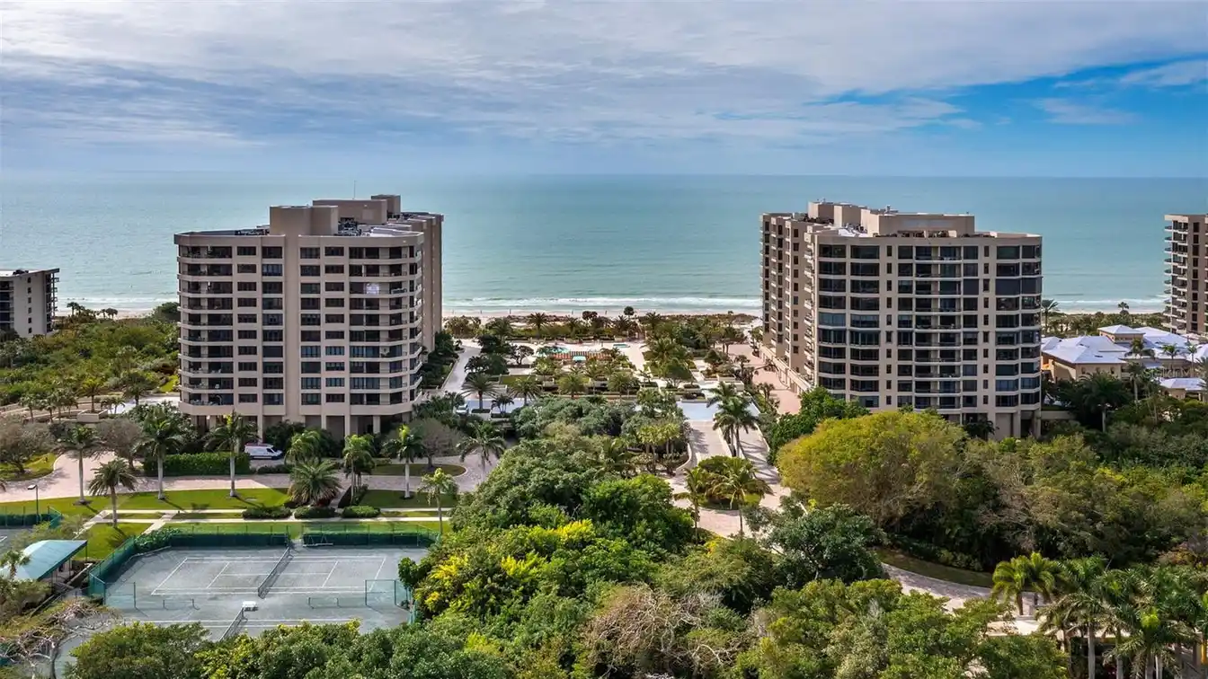 Incredible Luxury Condo in Prestigious Promenade Community