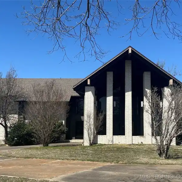 BEAUTIFUL CUSTOM ESTATE HOME