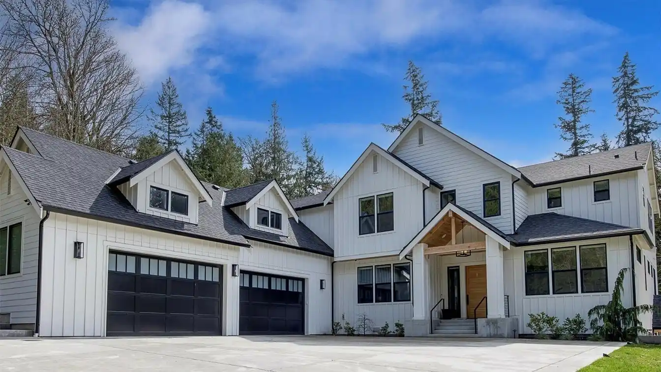 New Home on the Edge of Grand Ridge Park