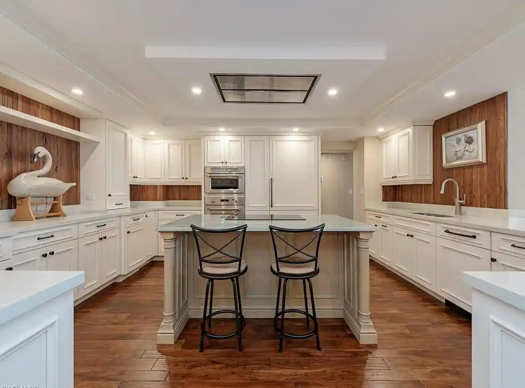 Beautifully Renovated Residence in the Stratford Tower