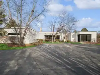 Spectacular Modern Home in a Breathtaking Natural Setting