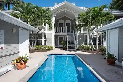 Stylish Unit in Prime Gulfwalk Location