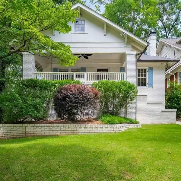 BEAUTIFULLY UPDATED 1920S BUNGALOW
