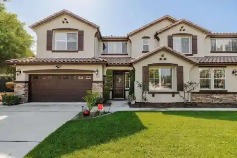 Desirable Silver Oak Estate Home