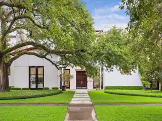 Expertly Designed Residence in West University Place