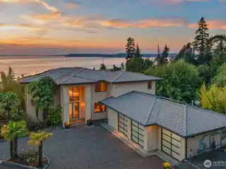 Timeless Design with Privacy and Comfort