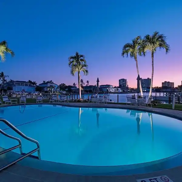 WARMLY WELCOMING WITH SPECTACULAR FINISHES AND AWE INSPIRING VIEWS