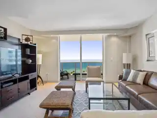 Condo at the Ultra-exclusive Harbour House
