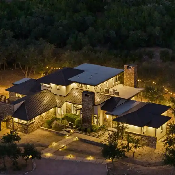 RARE LAVISH ESTATE IN PRESTIGIOUS LOCATION